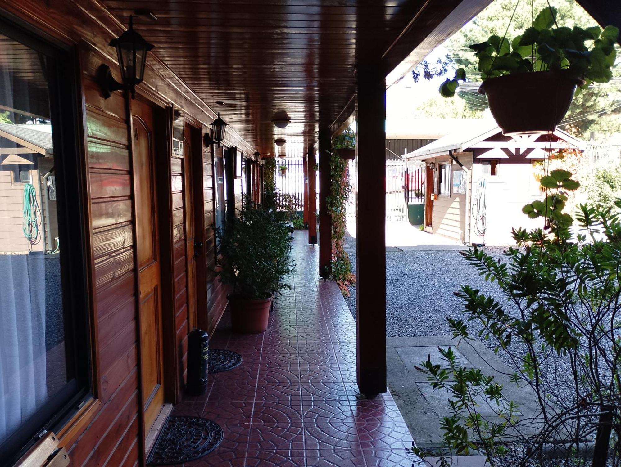 Apart-Hotel Colonia-Koenigsberg Estacionamiento Deptos Completos Ubicado En El Centro De Valdivia Aire Acondicionado מראה חיצוני תמונה